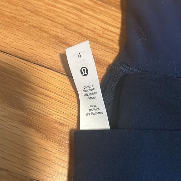 Lululemon pants with pockets - navy blue, never worn - size 4 - Picture 2 of 3